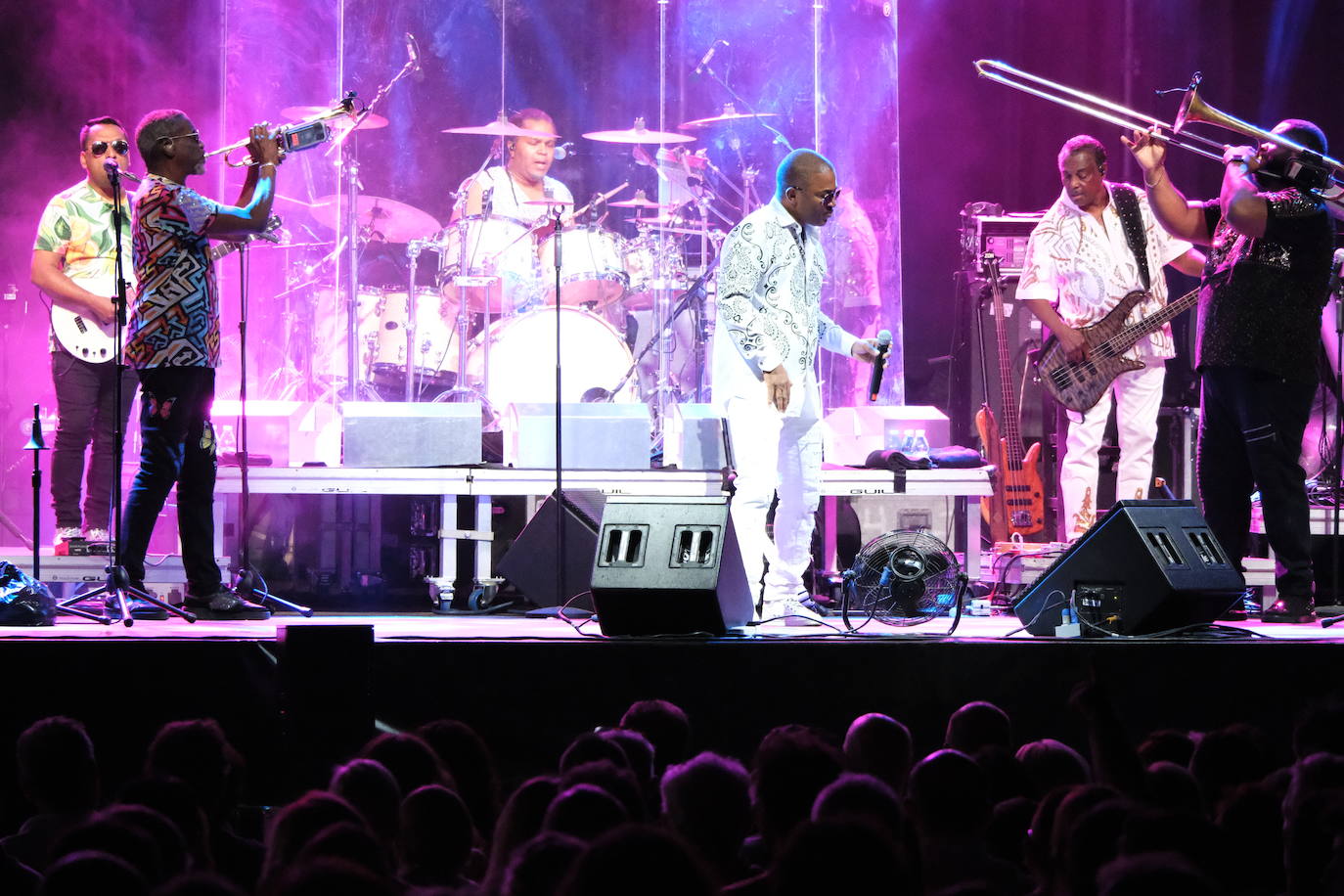 En imágenes: Jerez baila funky al ritmo de Kool&amp;The Gang