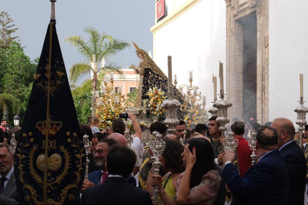 La Virgen de las Penas, en el barrio de Santa María antes de ir a Catedral para su coronación