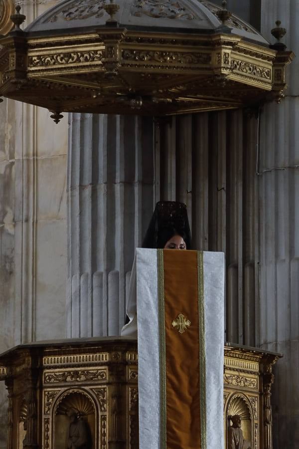 Coronación de la Virgen de las Penas en la Catedral