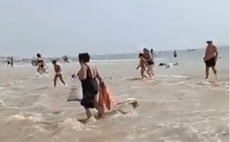 Así fue el 'mini tsunami' en la playa de Valdelagrana