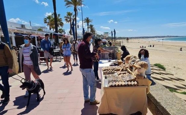 Chiclana triplica su población en verano