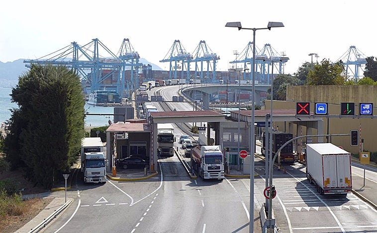 Un tren de mercancías se sale de la vía en el Puerto de Algeciras