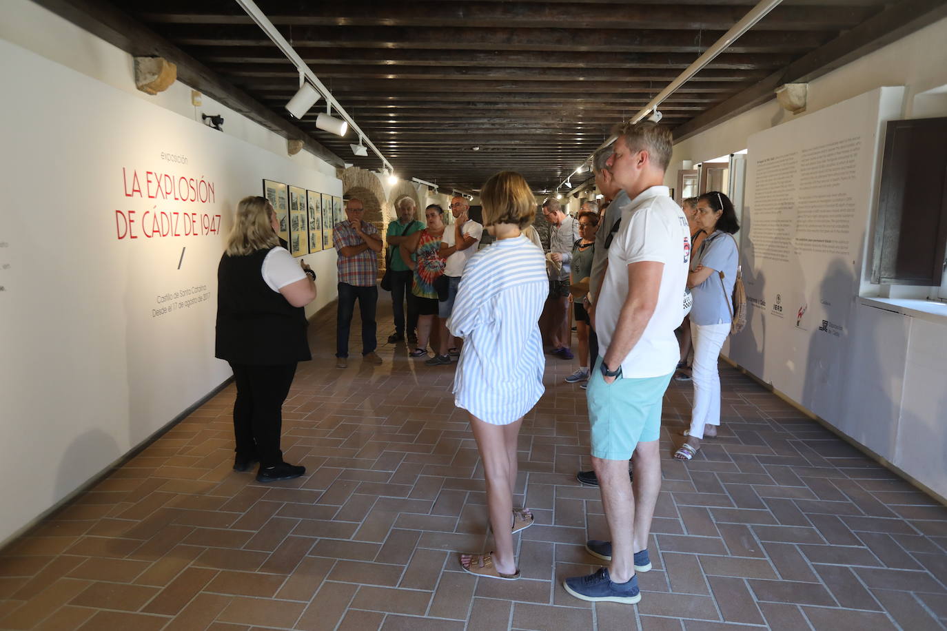 Las imágenes de la exposición sobre la explosión de Cádiz de 1947