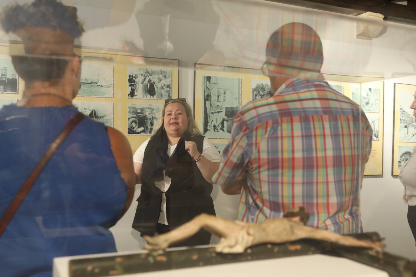 Las imágenes de la exposición sobre la explosión de Cádiz de 1947