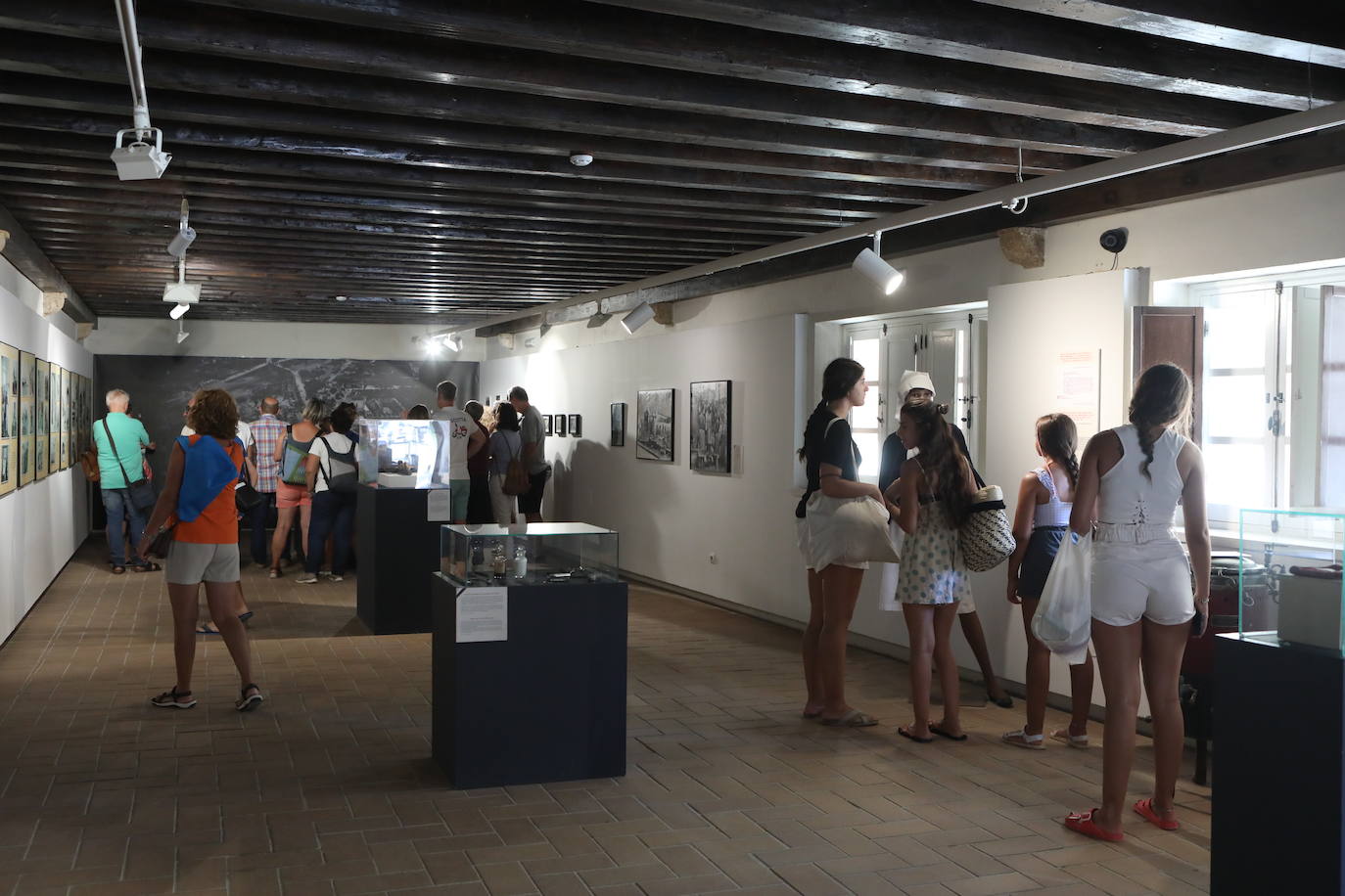 Las imágenes de la exposición sobre la explosión de Cádiz de 1947