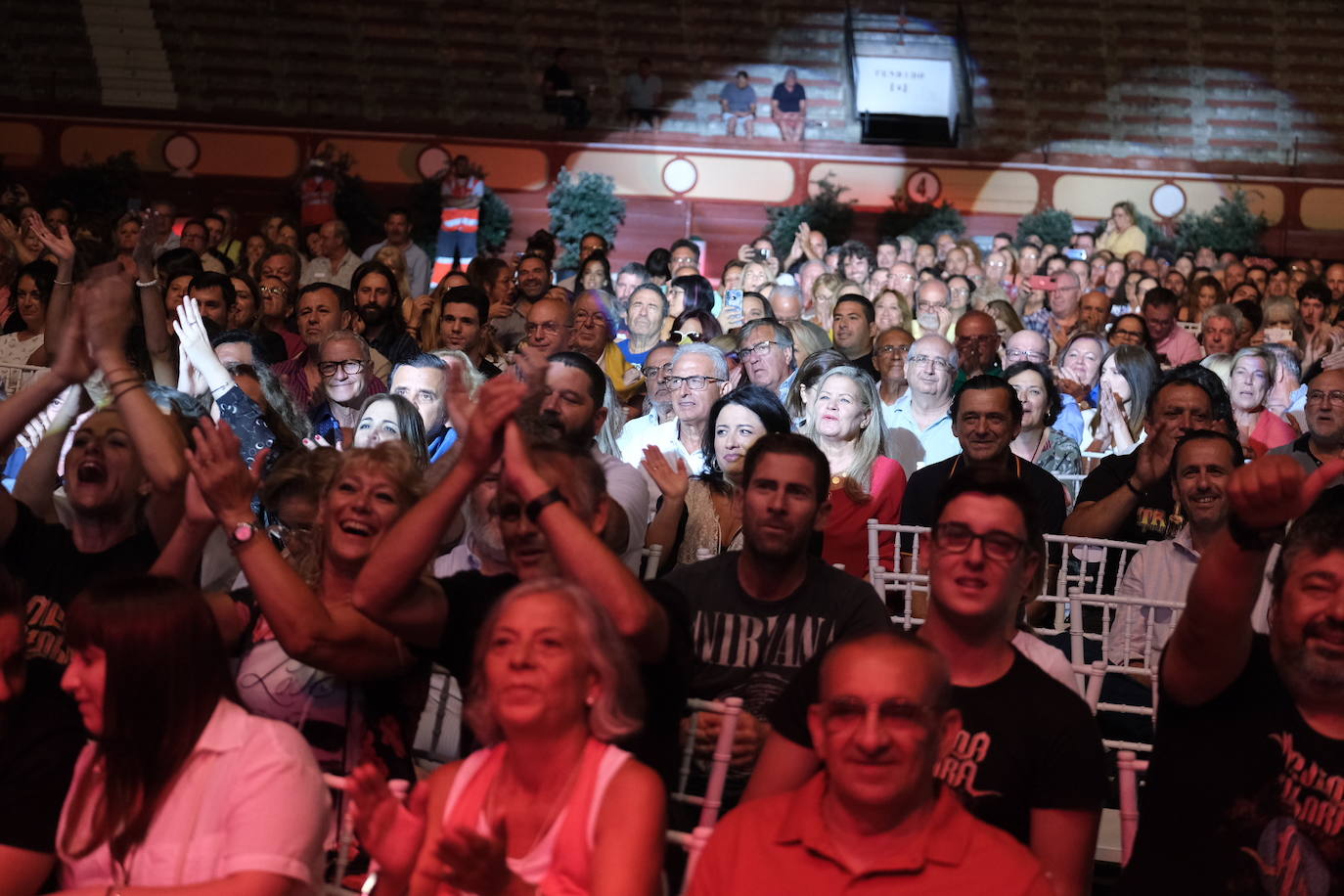 Búscate en el concierto de Medina Azahara en el Cabaret Festival