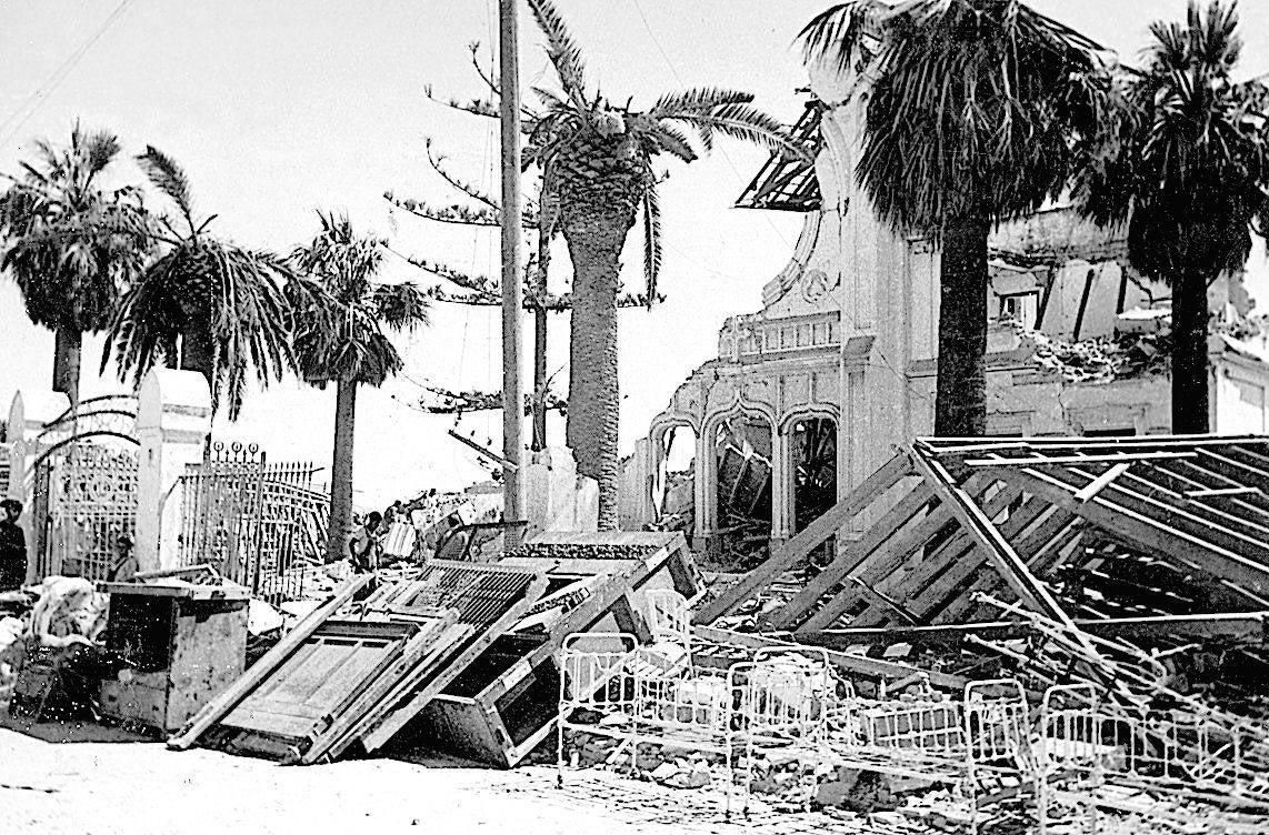 Las fotos de la Gran Explosión en Cádiz: así contó la prensa de la época la tragedia del 1947