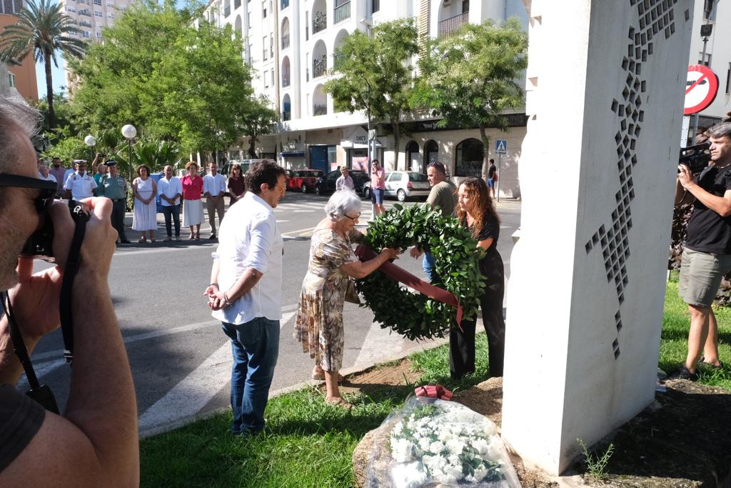 Fotos: el acto del Ayuntamiento para conmemorar los 75 años de la Gran Explosión de Cádiz