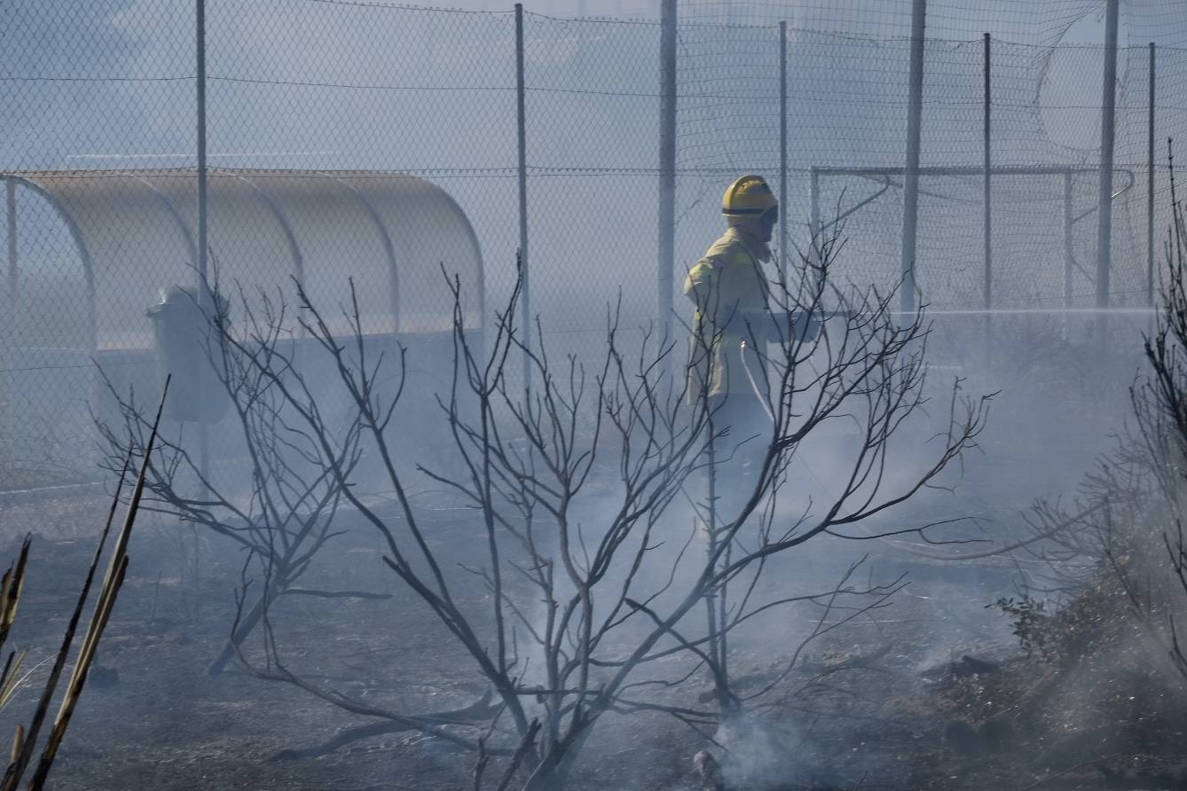 Las imágenes del incendio en Puerto Real