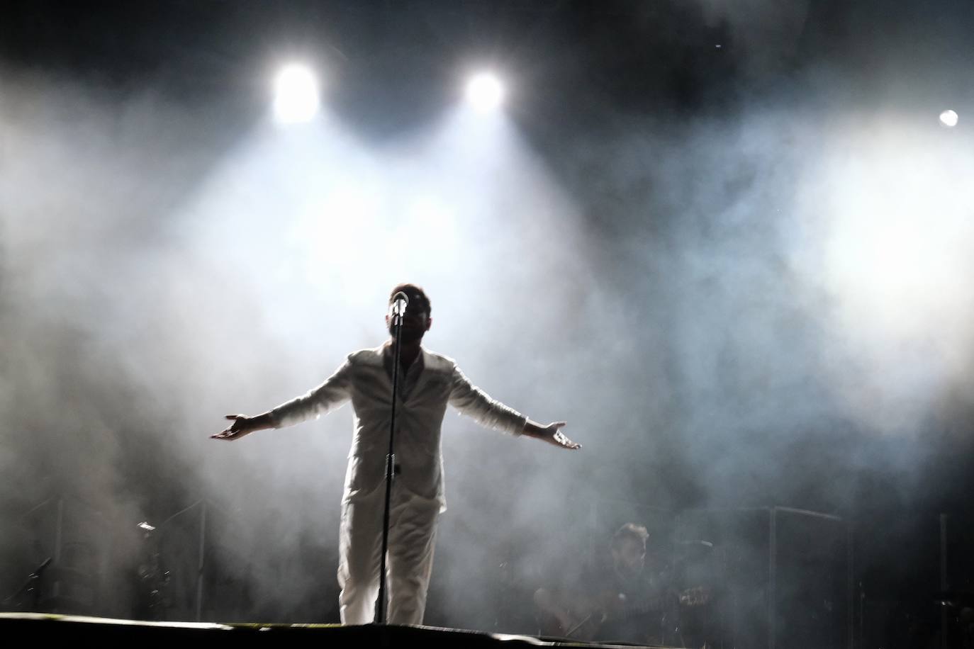 Las imágenes del concierto de Miguel Poveda en Chiclana