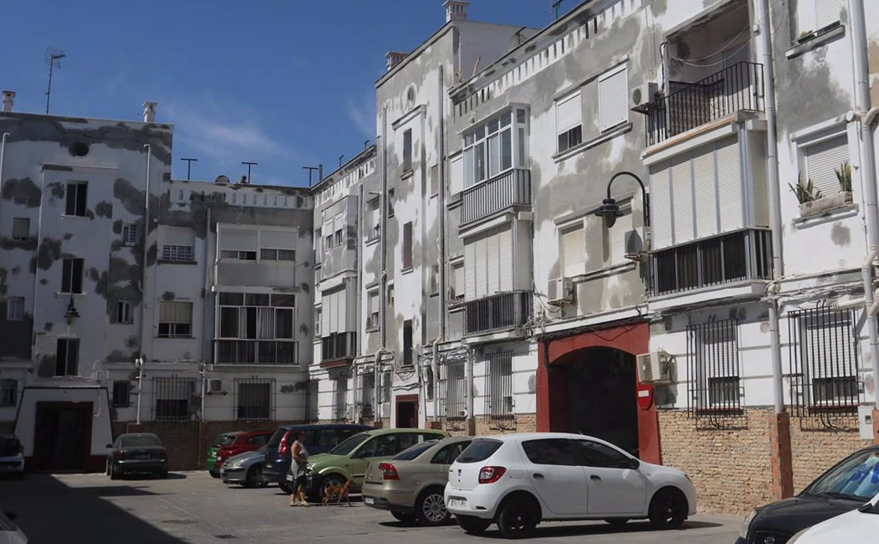 La rehabilitación de los pisos de la Bazán, en San Fernando, otra vez en el centro de la polémica