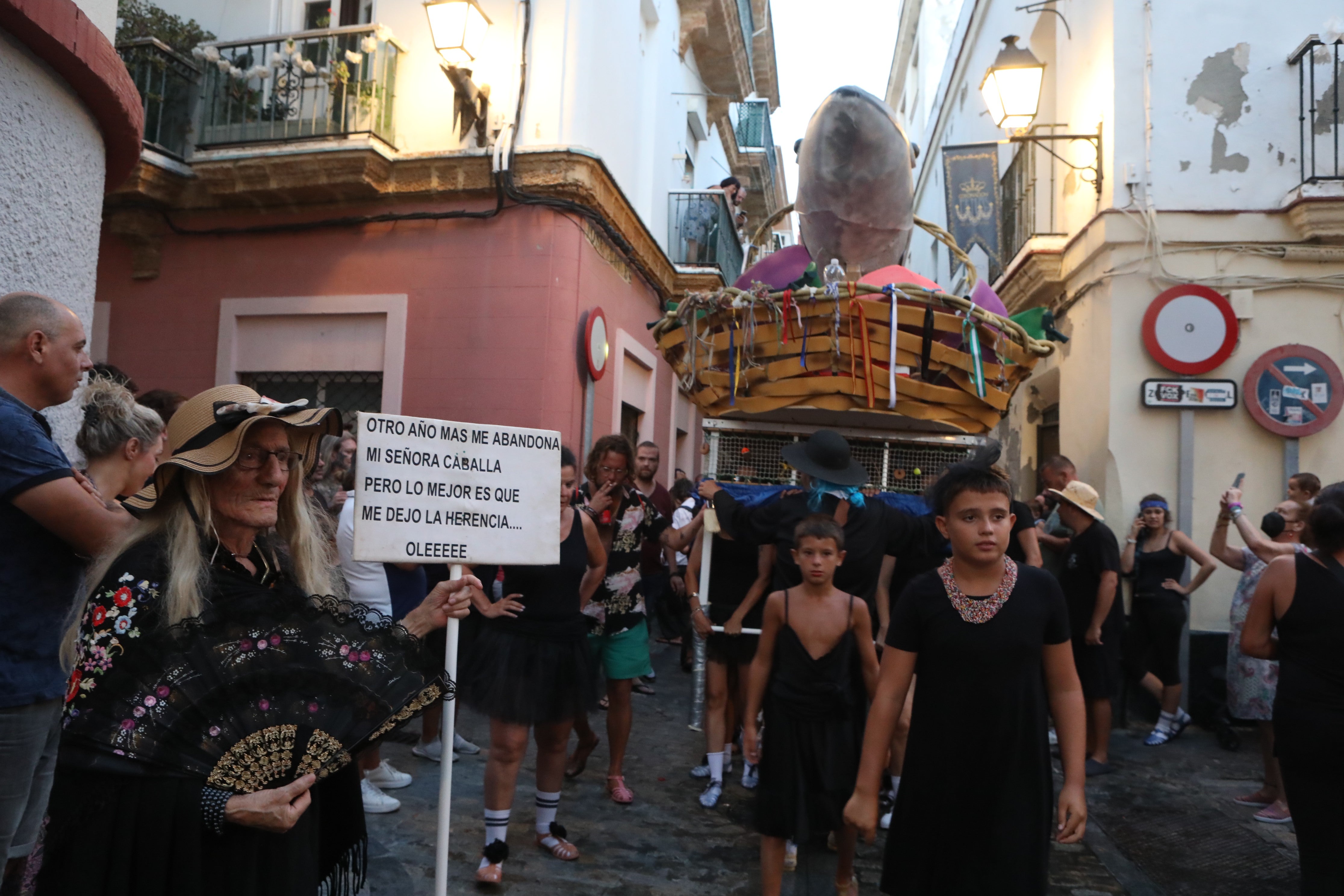 El entierro de la caballa, en imágenes: esta es la fiesta típica de Cádiz