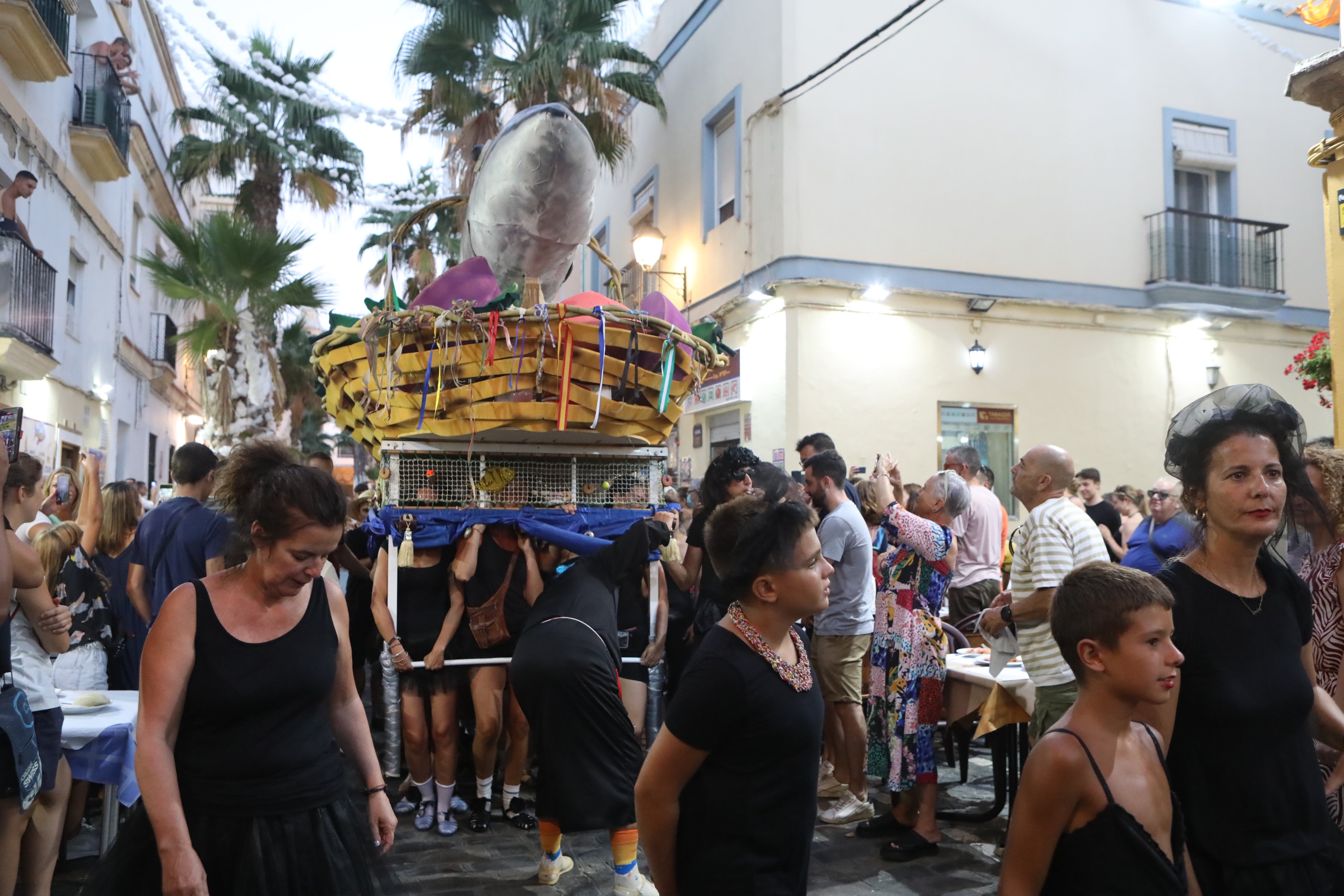 El entierro de la caballa, en imágenes: esta es la fiesta típica de Cádiz