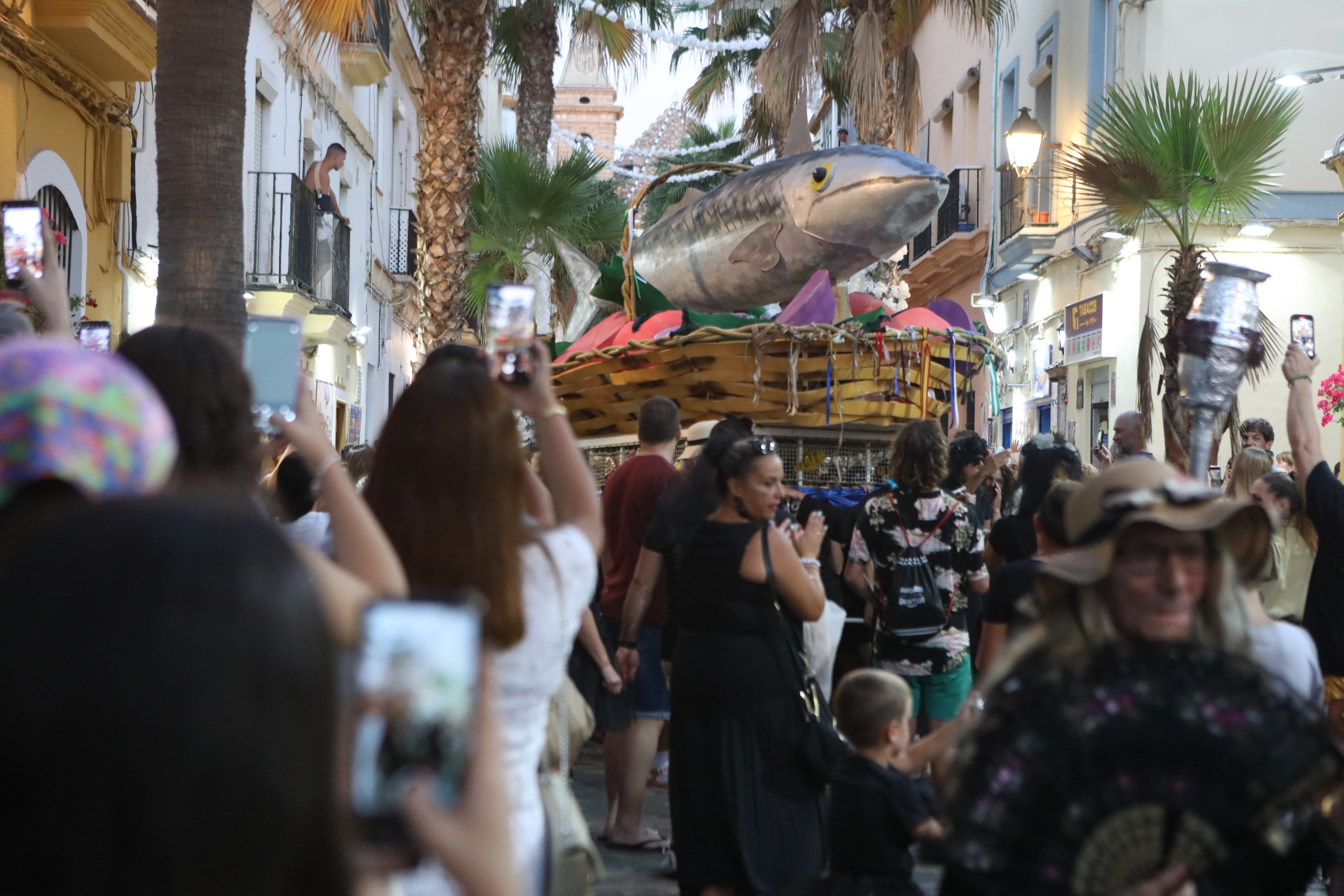 El entierro de la caballa, en imágenes: esta es la fiesta típica de Cádiz