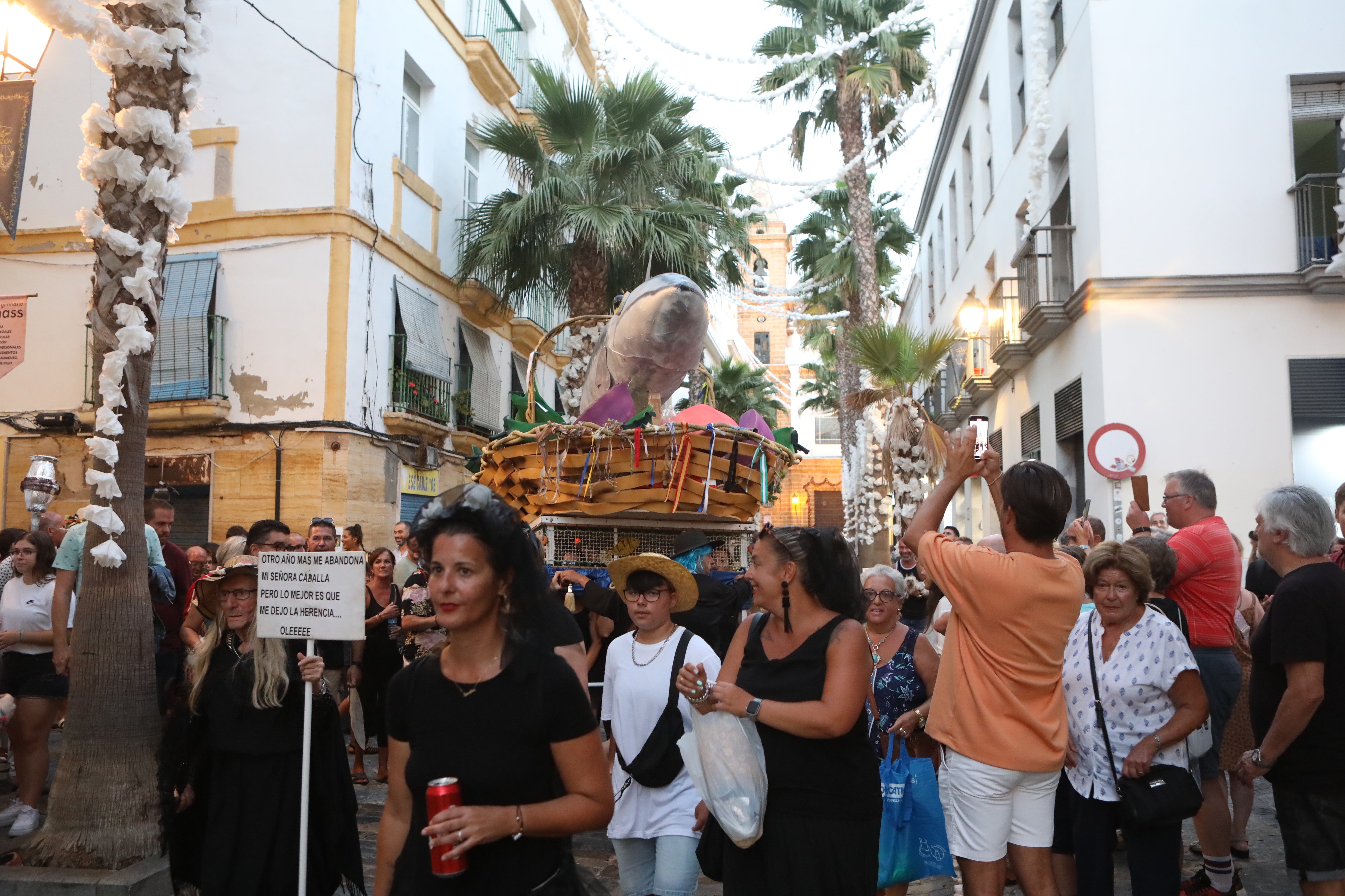 El entierro de la caballa, en imágenes: esta es la fiesta típica de Cádiz