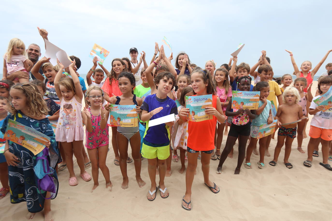 Un concurso de castillos de arena pone broche al mes de agosto en las playas de Cádiz