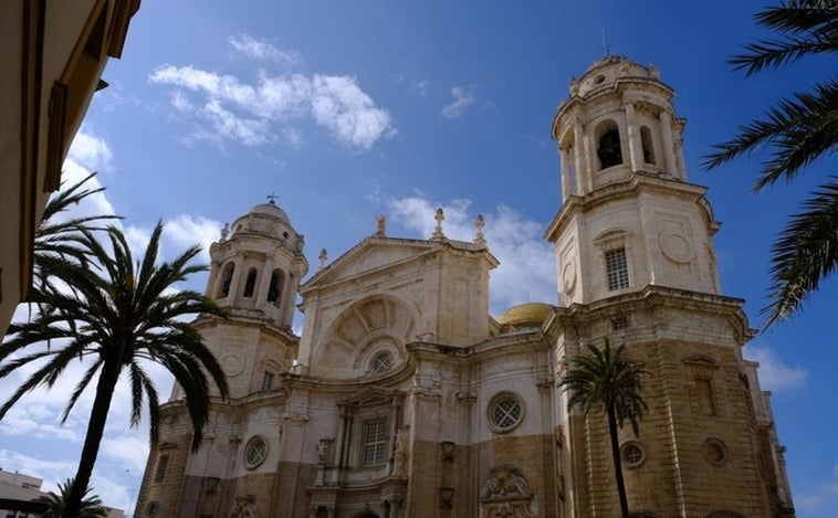 Éxito en la venta de sillas de la Carrera Oficial de la Magna de Cádiz