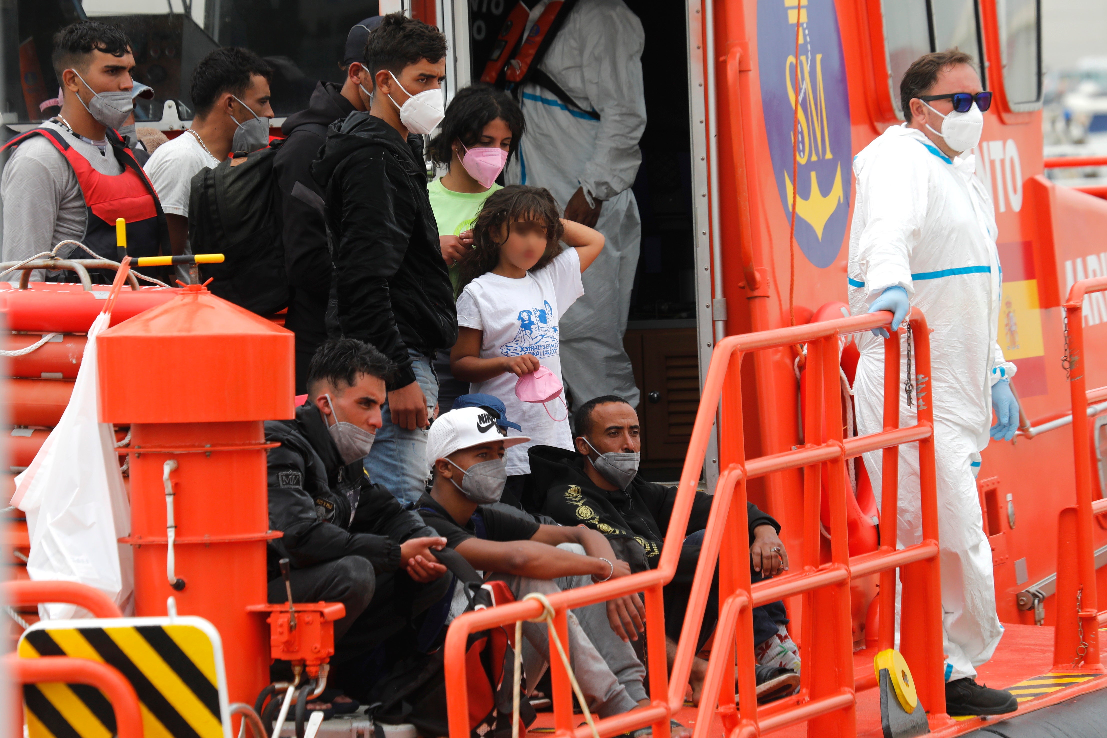 Fotos: el buque semihundido en Gibraltar