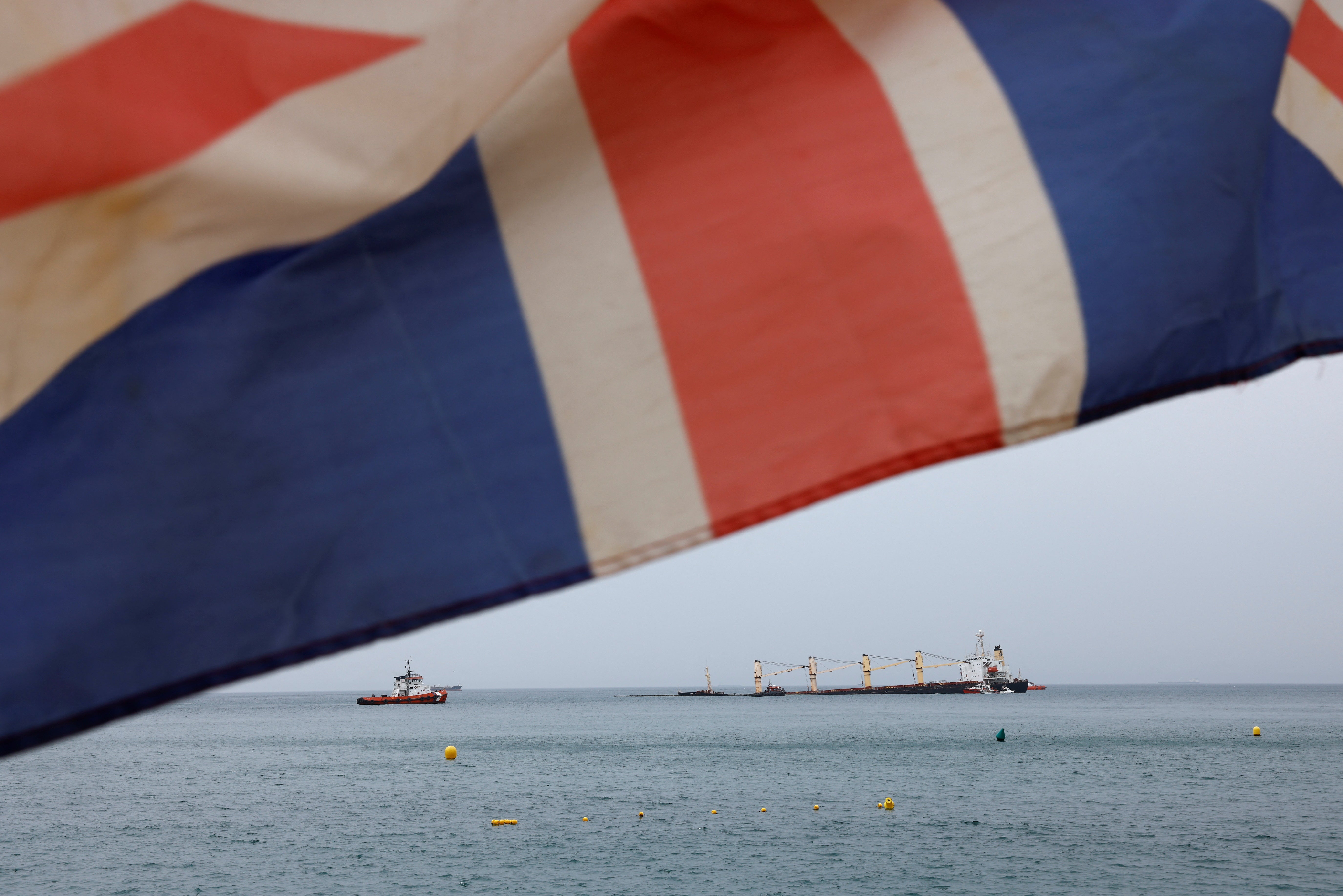 Fotos: el buque semihundido en Gibraltar