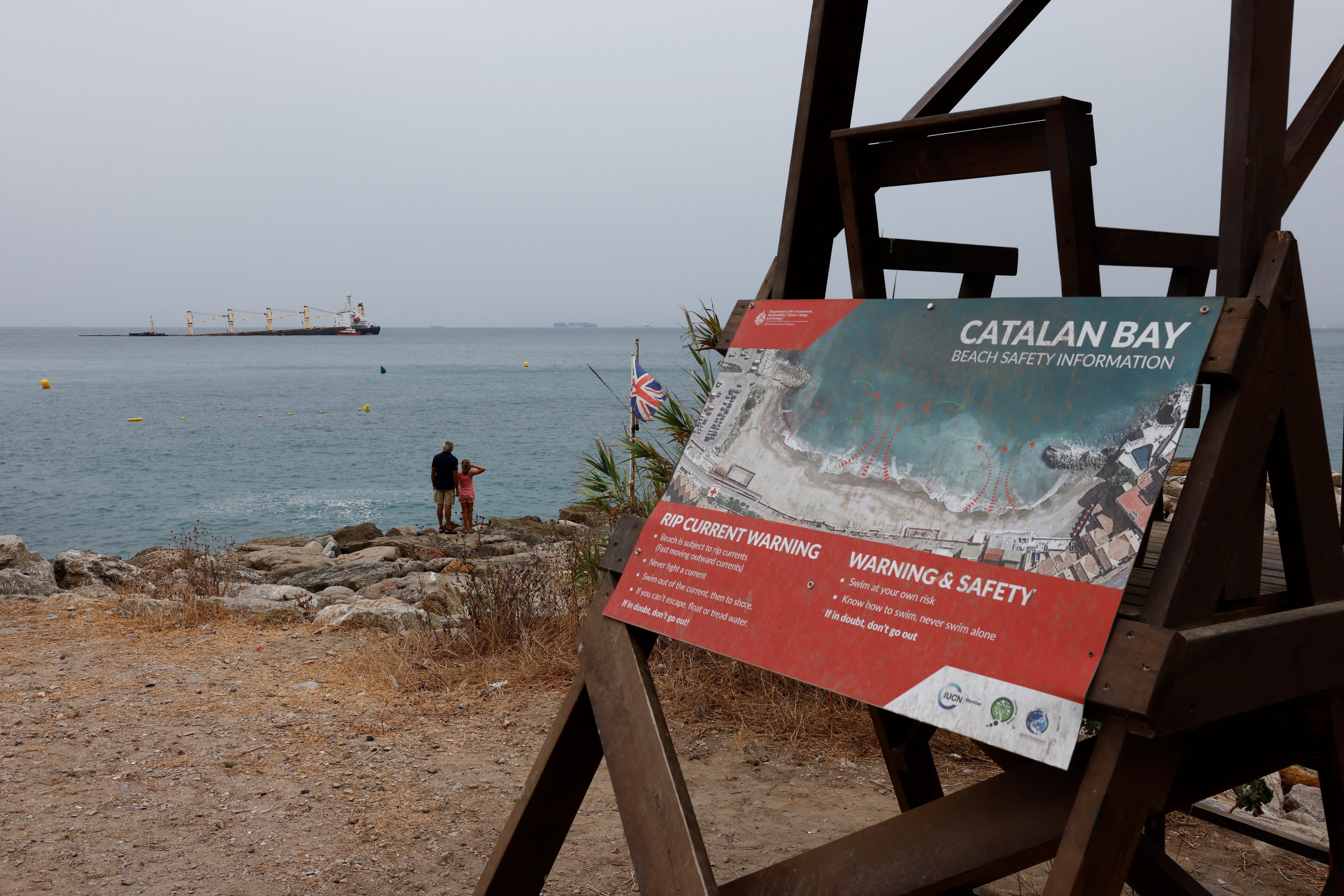 Fotos: el buque semihundido en Gibraltar