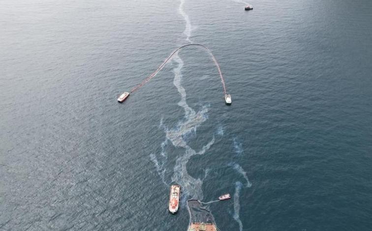 El petróleo llega a Sandy Bay en Gibraltar mientras Algeciras mantiene la vigilancia de sus playas