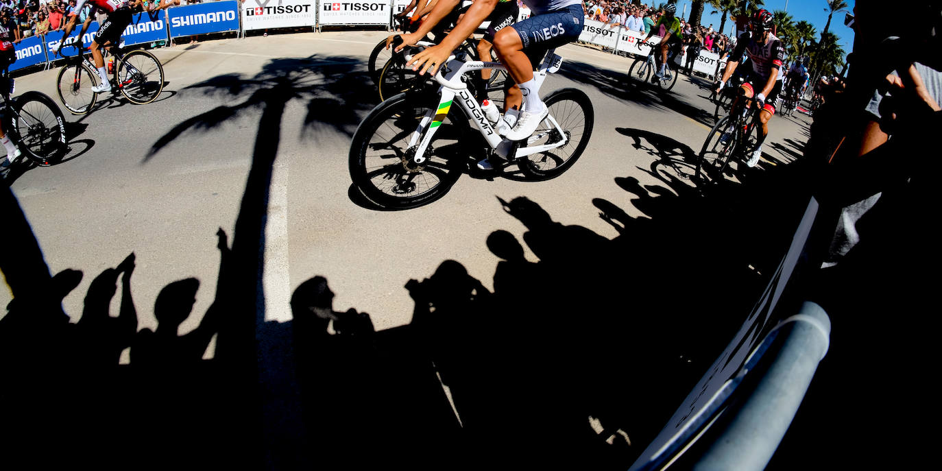 Las imágenes de la Vuelta Ciclista a España a su paso por Sanlúcar