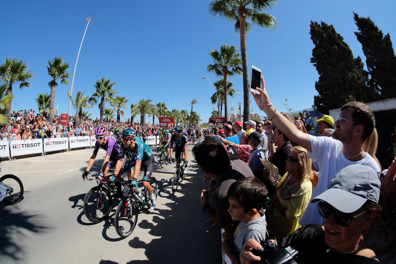 Las imágenes de la Vuelta Ciclista a España a su paso por Sanlúcar