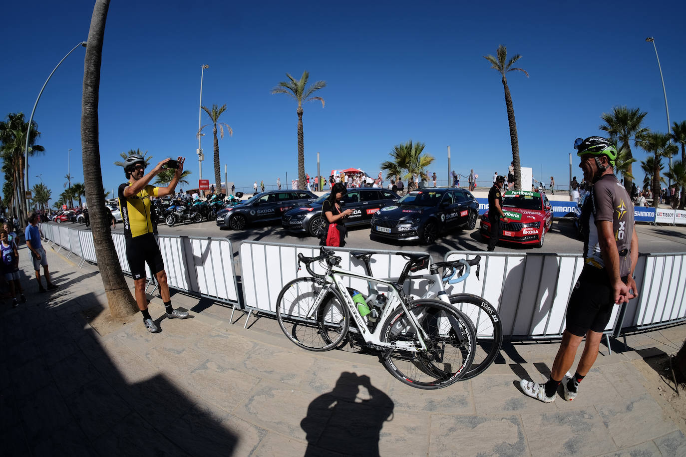 Las imágenes de la Vuelta Ciclista a España a su paso por Sanlúcar