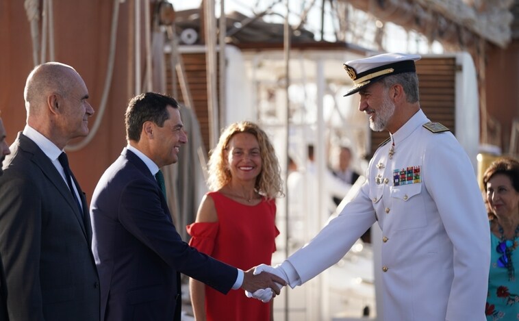 Juanma Moreno acompaña en Sanlúcar de Barrameda a Su Majestad el Rey Felipe VI