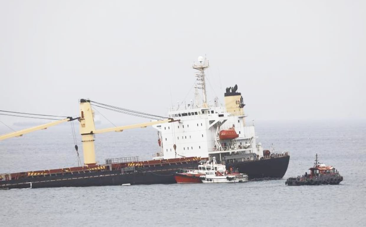 El puerto de Gibraltar retoma su actividad, salvo para abastecimiento de combustible, tras el accidente del OS35