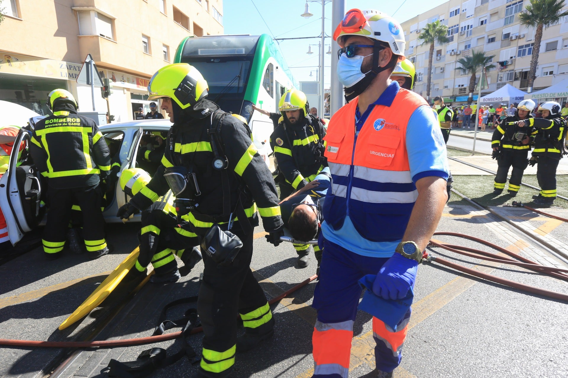 En imágenes: Simulacro de emergencia en el tranvía de la Bahía