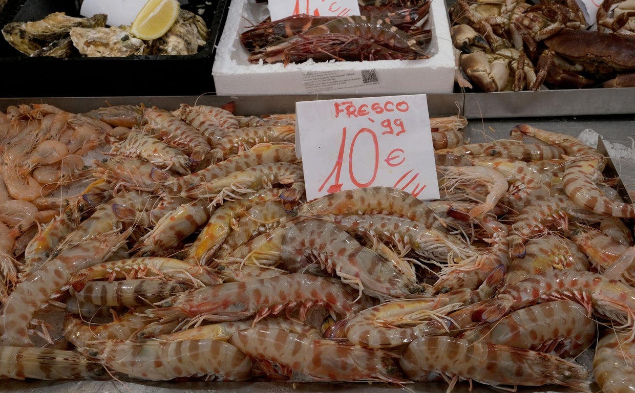 Imagen de archivo de precios en el mercado de abastos de Cádiz.