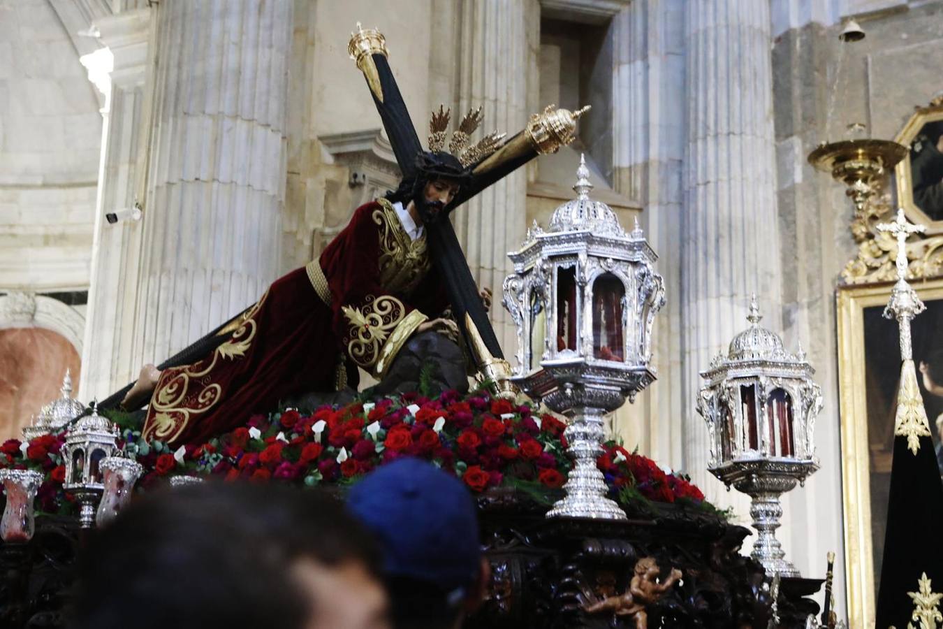 Fotos: Gran ambiente en la Catedral previo a las procesiones de la Magna 2022