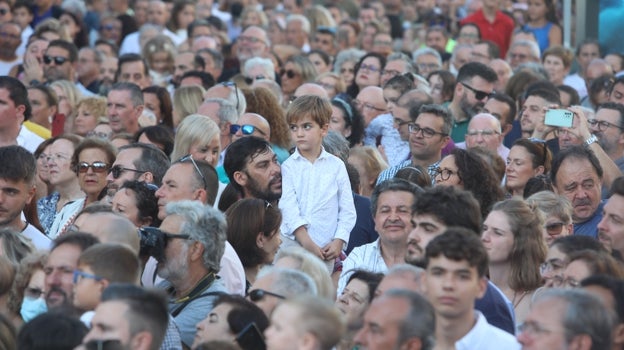 La Magna y la Sail GP llenan los hoteles, los bares y las calles de Cádiz