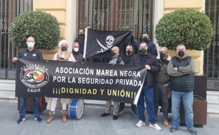 La seguridad privada vuelve a protestar ante el Ayuntamiento de Cádiz