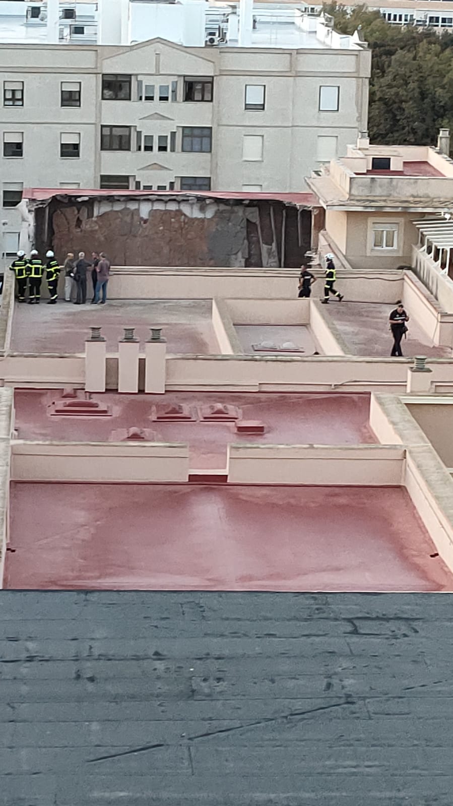 Fotos: Así ha quedado el colegio de las Esclavas de Cádiz tras derrumbarse el techo