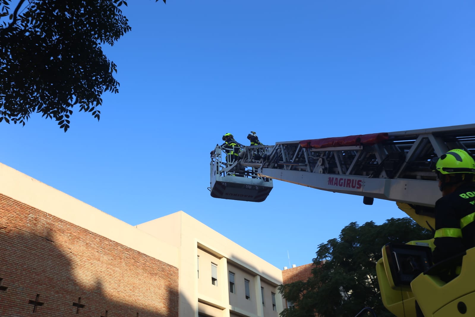 Fotos: Así ha quedado el colegio de las Esclavas de Cádiz tras derrumbarse el techo