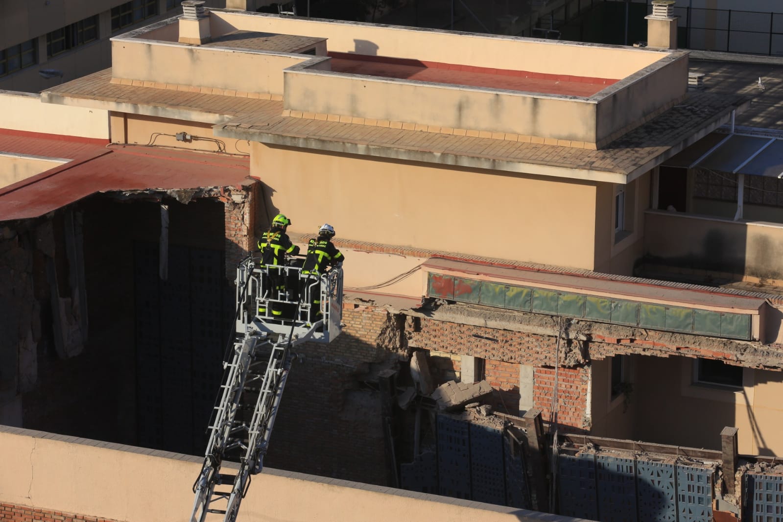 Fotos: Así ha quedado el colegio de las Esclavas de Cádiz tras derrumbarse el techo