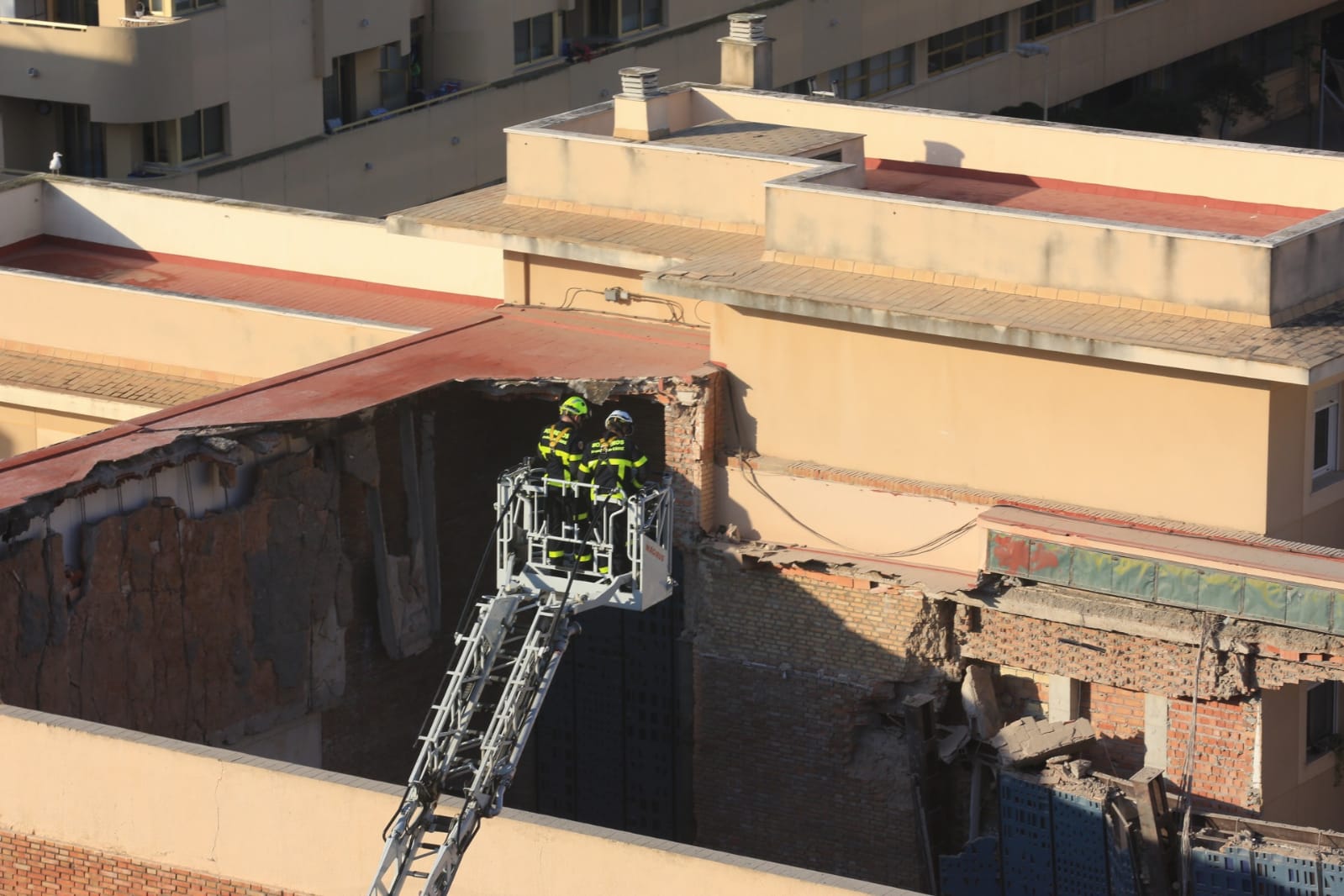 Fotos: Así ha quedado el colegio de las Esclavas de Cádiz tras derrumbarse el techo