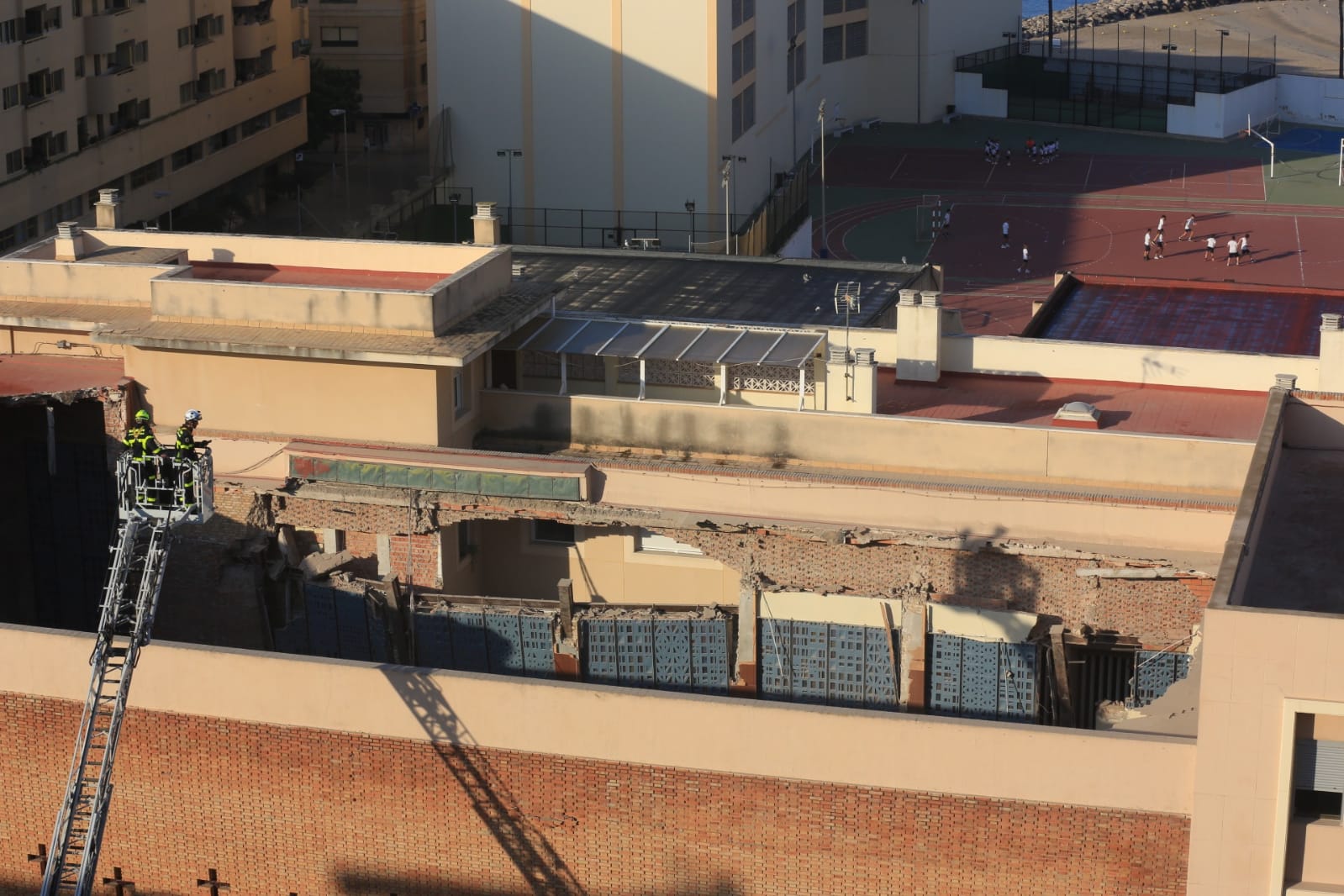Fotos: Así ha quedado el colegio de las Esclavas de Cádiz tras derrumbarse el techo
