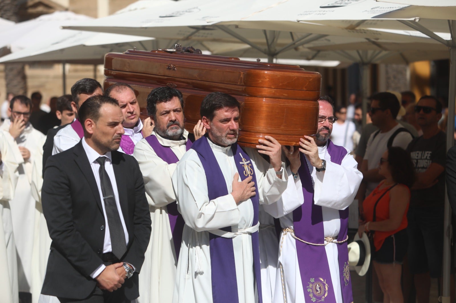 El obispo Ceballos ya descansa en la Catedral de Cádiz