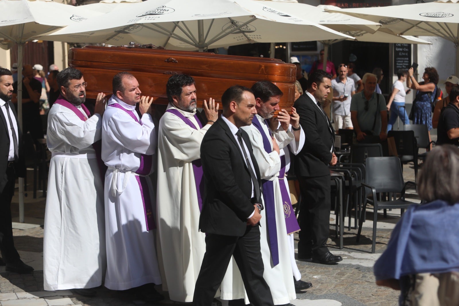 El obispo Ceballos ya descansa en la Catedral de Cádiz
