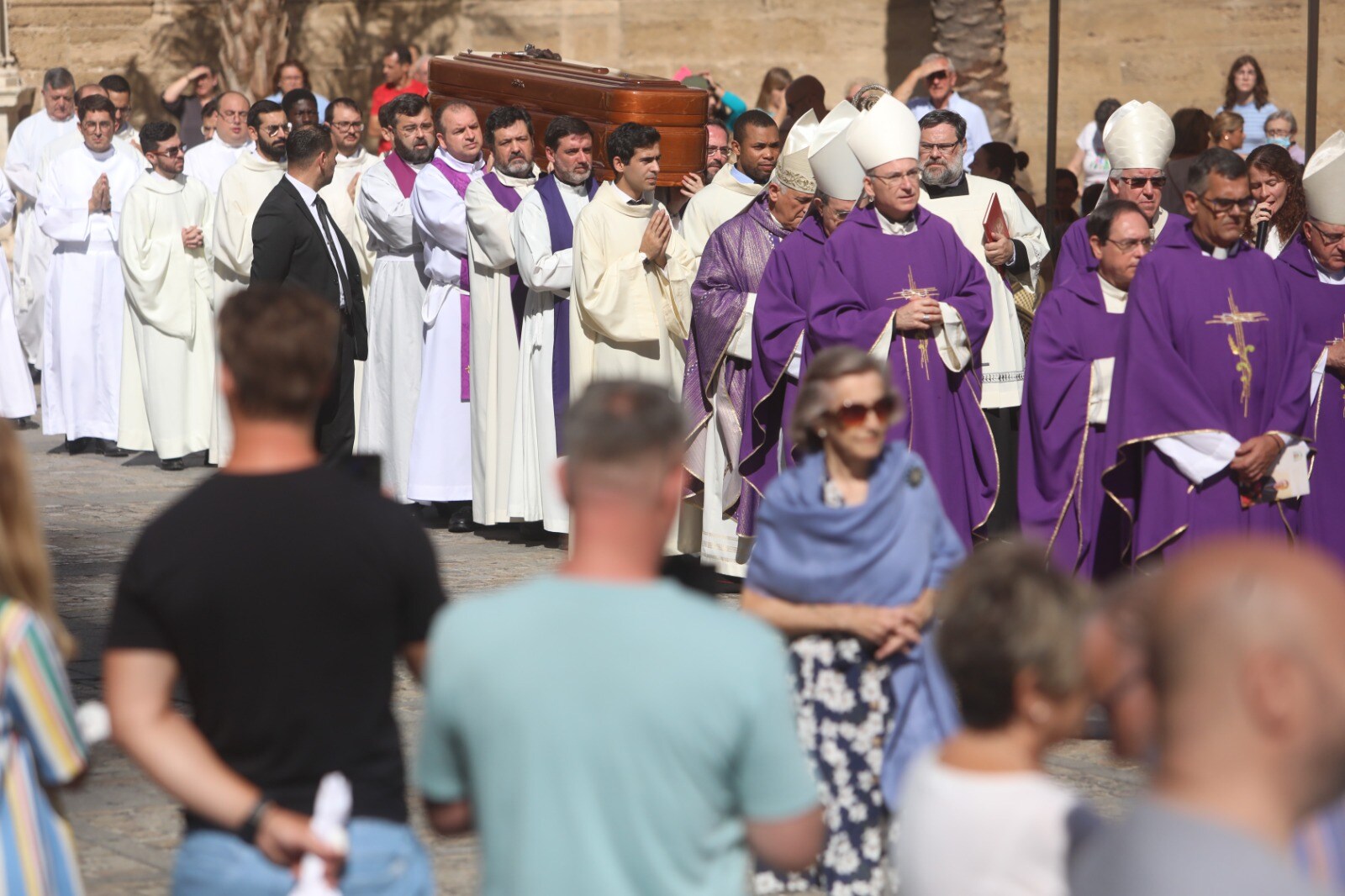El obispo Ceballos ya descansa en la Catedral de Cádiz