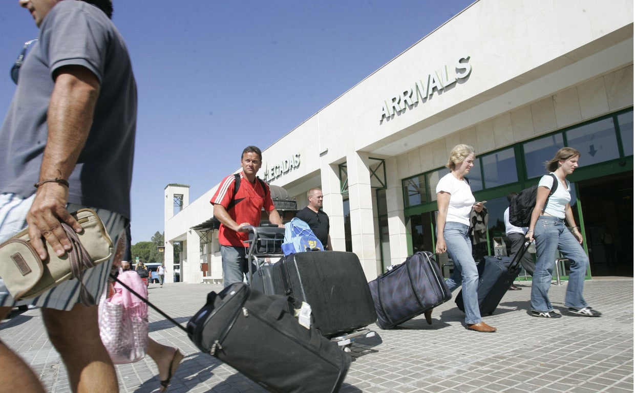 Llegada de turistas al Aeropuerto de Jerez.