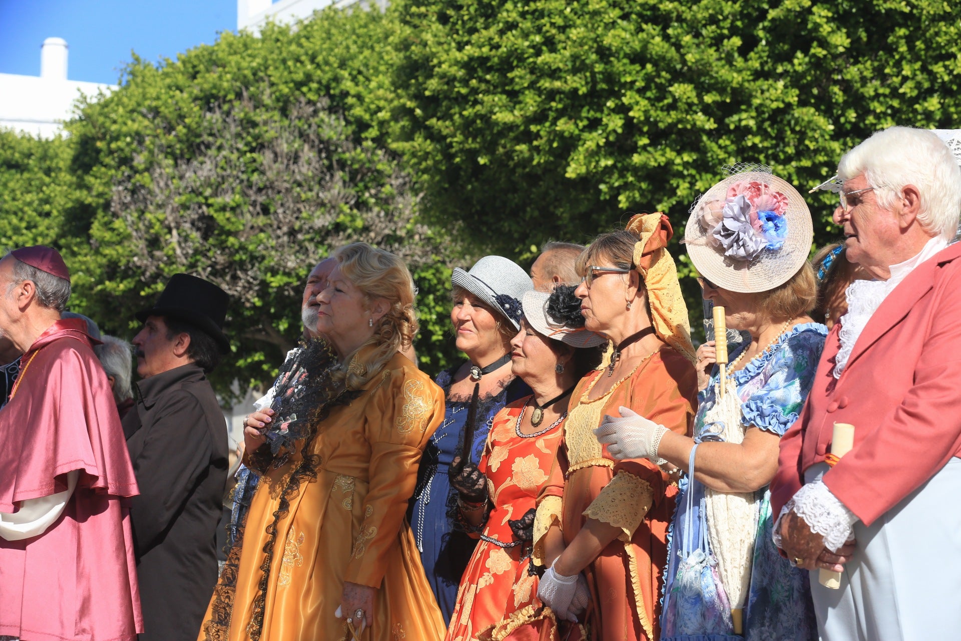 En imágenes: San Fernando sale a la calle para homenajear a las Fuerzas Armadas