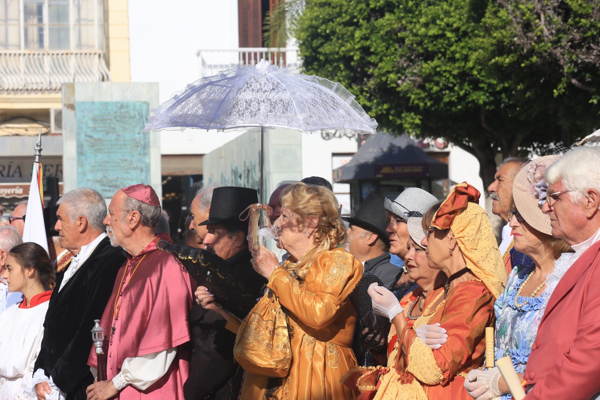 En imágenes: San Fernando sale a la calle para homenajear a las Fuerzas Armadas