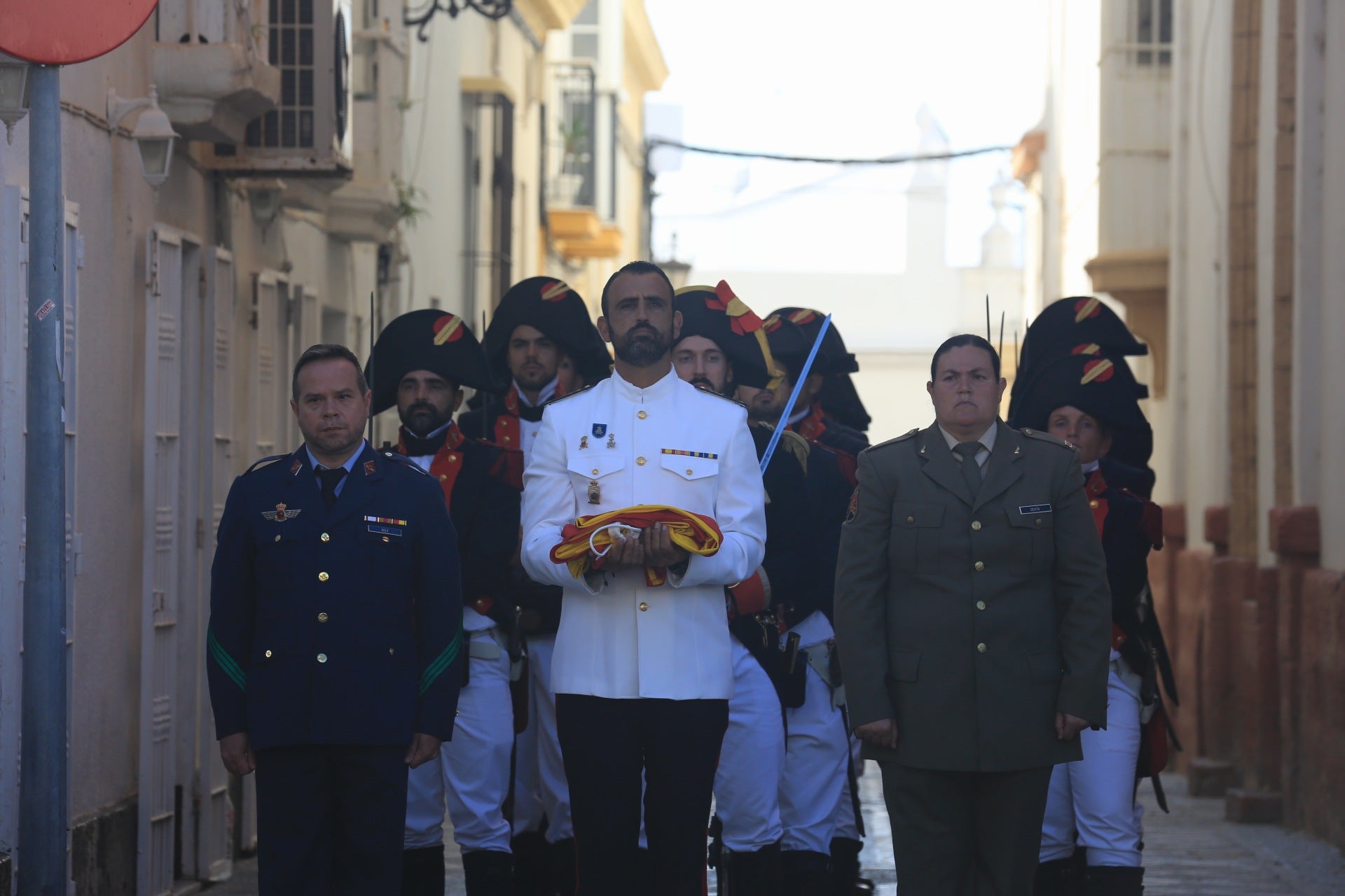 En imágenes: San Fernando sale a la calle para homenajear a las Fuerzas Armadas