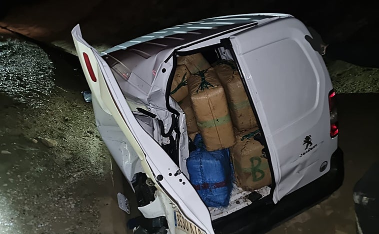 Dos guardias civiles,  heridos tras ser embestidos por unos narcos a los que perseguían