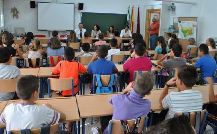 Diputación ofrece talleres de educación sexual, de prevención de la Lgtbifobia y menarquía a los centros educativos