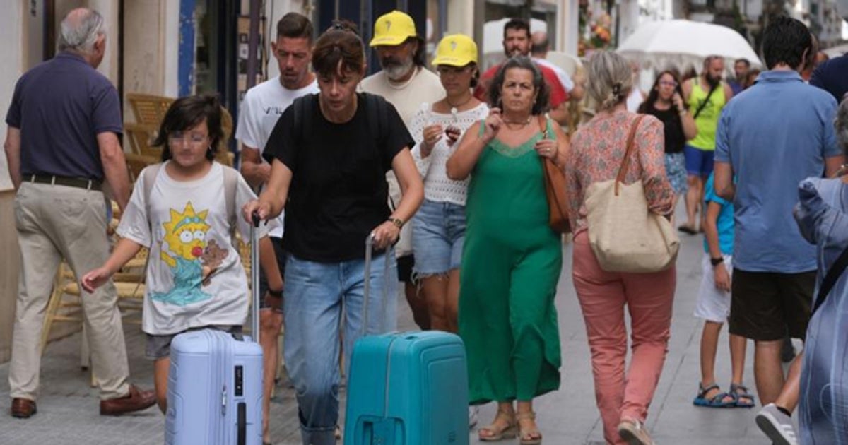 Turistas, por las calles de Cádiz.